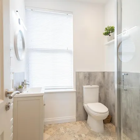 Appartement 3, King's Court *