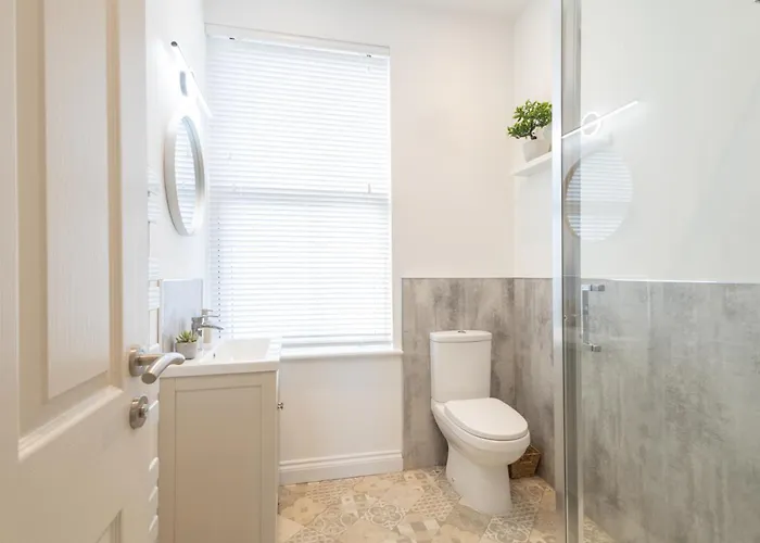 Apartament 3, King's Court *