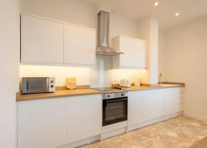 Apartament 3, King's Court *