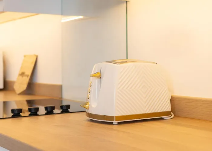 Apartament 3, King's Court *